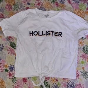 WHITE TEE WITH KNOT AT BOTTOM & COLORED OUTLINE